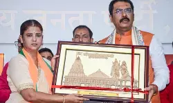 बिहार में तेजस्वी यादव को बड़ा झटका: राजद महिला मोर्चा की प्रदेश अध्यक्ष रितु जायसवाल सैकड़ों कार्यकर्ताओं संग भाजपा (BJP) में शामिल बिहार में तेजस्वी यादव को बड़ा झटका: राजद महिला मोर्चा की प्रदेश अध्यक्ष रितु जायसवाल सैकड़ों कार्यकर्ताओं संग भाजपा (BJP) में शामिल