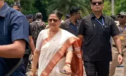 काकोली दस्तीदार ने सीएम सुवेंदु अधिकारी की प्रशासनिक बैठक में हिस्सा लिया, अटकलों का दौर शुरू काकोली दस्तीदार ने सीएम सुवेंदु अधिकारी की प्रशासनिक बैठक में हिस्सा लिया, अटकलों का दौर शुरू
