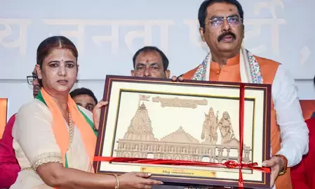 बिहार में तेजस्वी यादव को बड़ा झटका: राजद महिला मोर्चा की प्रदेश अध्यक्ष रितु जायसवाल सैकड़ों कार्यकर्ताओं संग भाजपा (BJP) में शामिल