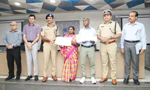 माओवादी नेता और उनकी पत्नी ने तेलंगाना पुलिस के समक्ष आत्मसमर्पण किया