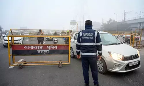 ट्रैफिक नियम तोड़ने वालों पर पुलिस की बड़ी कार्रवाई, 36 हजार से अधिक वाहनों का चालान ट्रैफिक नियम तोड़ने वालों पर पुलिस की बड़ी कार्रवाई, 36 हजार से अधिक वाहनों का चालान