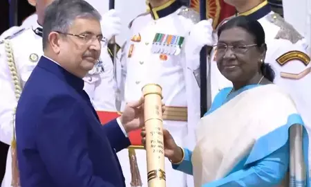 दिग्गज बैंकर उदय कोटक को मिला देश का तीसरा सर्वोच्च नागरिक सम्मान पद्म भूषण, राष्ट्रपति द्रौपदी मुर्मु ने राष्ट्रपति भवन में किया सम्मानित