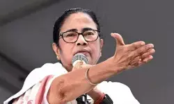 ममता का हमला: फेरीवालों की बेदखली पर भाजपा सरकार को घेरा ममता का हमला: फेरीवालों की बेदखली पर भाजपा सरकार को घेरा