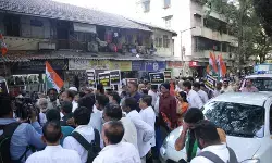 महाराष्ट्र में पेट्रोल की कीमतों में बढ़ोतरी के खिलाफ कांग्रेस का विरोध प्रदर्शन