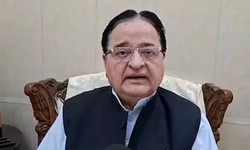 विकास के मुद्दों से हटकर हिंदू-मुस्लिम पर हो रही राजनीति: एसटी हसन विकास के मुद्दों से हटकर हिंदू-मुस्लिम पर हो रही राजनीति: एसटी हसन