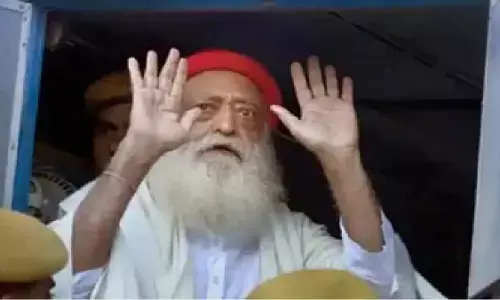 जोधपुर हाईकोर्ट ने आसाराम की उम्रकैद की सजा बरकरार रखी, तुरंत सरेंडर करने के दिए आदेश जोधपुर हाईकोर्ट ने आसाराम की उम्रकैद की सजा बरकरार रखी, तुरंत सरेंडर करने के दिए आदेश