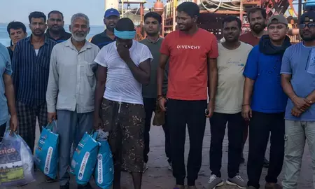 भारत की बड़ी कूटनीतिक जीत: ईरान की जेल में बंद 10 भारतीय नाविक हुए रिहा, जल्द लौटेंगे वतन भारत की बड़ी कूटनीतिक जीत: ईरान की जेल में बंद 10 भारतीय नाविक हुए रिहा, जल्द लौटेंगे वतन
