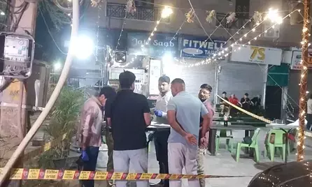 दिल्ली में खौफनाक वारदात: खाने की दुकान पर विवाद के बाद किशोर को मारी गोली, एक नाबालिग हिरासत में दिल्ली में खौफनाक वारदात: खाने की दुकान पर विवाद के बाद किशोर को मारी गोली, एक नाबालिग हिरासत में