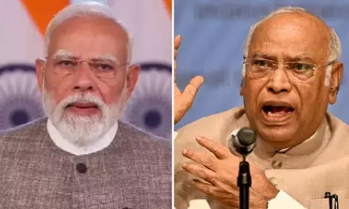 भीषण गर्मी पर पीएम मोदी की देशवासियों से अपील, खरगे ने महंगाई को लेकर कसा तंज भीषण गर्मी पर पीएम मोदी की देशवासियों से अपील, खरगे ने महंगाई को लेकर कसा तंज