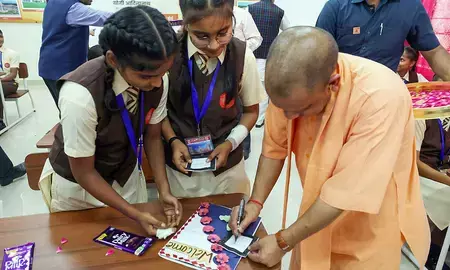 बालवाटिका से बदल रही बुनियादी शिक्षा की तस्वीर, यूपी सरकार प्री-प्राइमरी शिक्षा की मजबूत कर रही नींव