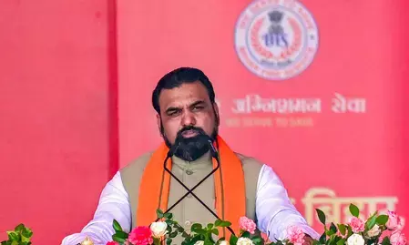 बिहार में आंधी तूफान और दीवार गिरने से पांच लोगों की मौत, मृतकों के परिजनों को 4-4 लाख रुपए मुआवजे की घोषणा बिहार में आंधी तूफान और दीवार गिरने से पांच लोगों की मौत, मृतकों के परिजनों को 4-4 लाख रुपए मुआवजे की घोषणा