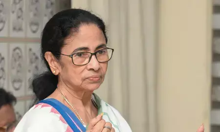 टीएमसी में अंदरूनी कलह के बीच ममता बनर्जी ने लिखी कविता