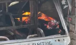 नोएडा में कबाड़ की दुकानों में आग: अफरा-तफरी, दमकल की चार गाड़ियां मौके पर नोएडा में कबाड़ की दुकानों में आग: अफरा-तफरी, दमकल की चार गाड़ियां मौके पर