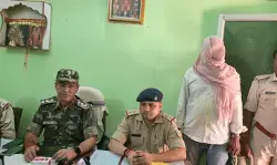झारखंडः चतरा में 15 लाख रुपए मूल्य के ब्राउन शुगर के साथ तस्कर गिरफ्तार झारखंडः चतरा में 15 लाख रुपए मूल्य के ब्राउन शुगर के साथ तस्कर गिरफ्तार