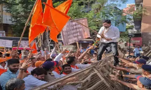 बकरीद पर महाराष्ट्र के दुर्गाड़ी किले में विवाद, नमाज के दौरान मंदिर बंद करने पर हंगामा, भारी पुलिस बल तैनात
