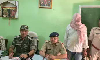 झारखंडः चतरा में 15 लाख रुपए मूल्य के ब्राउन शुगर के साथ तस्कर गिरफ्तार झारखंडः चतरा में 15 लाख रुपए मूल्य के ब्राउन शुगर के साथ तस्कर गिरफ्तार