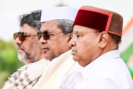 कर्नाटक : राज्यपाल ने स्वीकार किया सिद्धारमैया का इस्तीफा, फिलहाल कार्यवाहक मुख्यमंत्री बने रहेंगे कर्नाटक : राज्यपाल ने स्वीकार किया सिद्धारमैया का इस्तीफा, फिलहाल कार्यवाहक मुख्यमंत्री बने रहेंगे