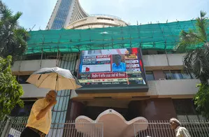 मजबूत वैश्विक संकेतों से भारतीय शेयर बाजार हरे निशान में खुला; सेंसेक्स 76,000 के ऊपर मजबूत वैश्विक संकेतों से भारतीय शेयर बाजार हरे निशान में खुला; सेंसेक्स 76,000 के ऊपर