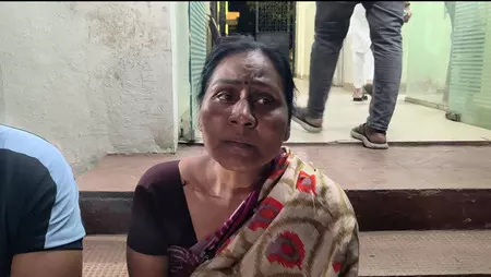 पुणे में जनगणना करने गई महिला कर्मचारी पर हमला, कपड़े फाड़े, बेटे को भी बेरहमी से पीटा पुणे में जनगणना करने गई महिला कर्मचारी पर हमला, कपड़े फाड़े, बेटे को भी बेरहमी से पीटा