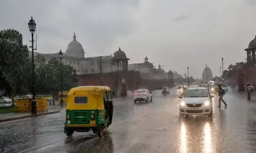 दिल्ली में बारिश से बदला मौसम, 15 राज्यों में आंधी-तूफान का अलर्ट; अगले तीन दिन मिलेगी गर्मी से राहत