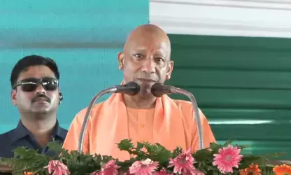 अब खुली जीप में पिस्टल लहराकर कोई माफिया किसी हिंदू को नहीं धमका सकता- सीएम योगी अब खुली जीप में पिस्टल लहराकर कोई माफिया किसी हिंदू को नहीं धमका सकता- सीएम योगी