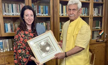 स्विस राजदूत ने जम्मू-कश्मीर के एलजी और सीएम से की मुलाकात, कई क्षेत्रों में द्विपक्षीय सहयोग पर चर्चा स्विस राजदूत ने जम्मू-कश्मीर के एलजी और सीएम से की मुलाकात, कई क्षेत्रों में द्विपक्षीय सहयोग पर चर्चा