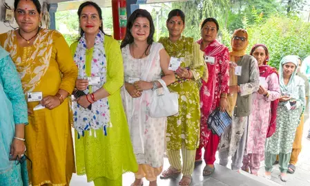 हिमाचल प्रदेश की 1,189 पंचायतों के लिए मतदान जारी, दोपहर 3 बजे तक डाले जाएंगे वोट