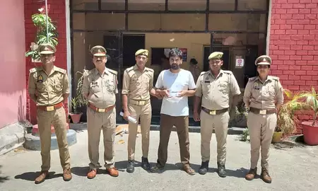 लखनऊ पुलिस ने 25 हजार के इनामी बदमाश को किया गिरफ्तार, गिरोह का होगा भंडाफोड़ लखनऊ पुलिस ने 25 हजार के इनामी बदमाश को किया गिरफ्तार, गिरोह का होगा भंडाफोड़