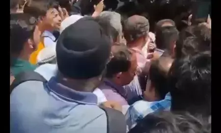 नोएडा : तकनीकी खराबी के कारण कुछ केंद्रों पर देर से शुरू हुई सीयूईटी (यूजी) 2026 परीक्षा, छात्रों को दिया अतिरिक्त समय नोएडा : तकनीकी खराबी के कारण कुछ केंद्रों पर देर से शुरू हुई सीयूईटी (यूजी) 2026 परीक्षा, छात्रों को दिया अतिरिक्त समय