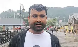 ठंडी हवाओं और बारिश ने बढ़ाई शिमला की रौनक, सैलानियों के चेहरे पर दिखी खुशी