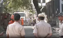 दिल्ली हादसा: रातभर चला रेस्क्यू ऑपरेशन, मलबे से निकाले गए 9 लोग, एक की मौत दिल्ली हादसा: रातभर चला रेस्क्यू ऑपरेशन, मलबे से निकाले गए 9 लोग, एक की मौत