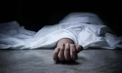 कोलकाता के गोल्फ ग्रीन फ्लैट से युवक और युवती के शव बरामद, दो गिरफ्तार कोलकाता के गोल्फ ग्रीन फ्लैट से युवक और युवती के शव बरामद, दो गिरफ्तार