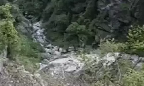 हिमाचल में दर्दनाक हादसा: चंबा में गहरी खाई में कार गिरने से 8 लोगों की मौत हिमाचल में दर्दनाक हादसा: चंबा में गहरी खाई में कार गिरने से 8 लोगों की मौत