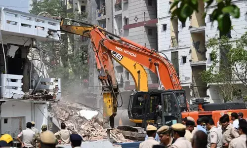 दिल्ली में बुलडोजर एक्शन, शालीमार बाग में तोड़े जा रहे 150 घर, जानें क्यों की जा रही यह कार्रवाई