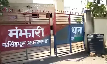 झारखंडः पिता ने छह वर्षीय बेटी की पीट-पीटकर हत्या की, ग्रामीणों ने आरोपी को पेड़ से बांधा झारखंडः पिता ने छह वर्षीय बेटी की पीट-पीटकर हत्या की, ग्रामीणों ने आरोपी को पेड़ से बांधा