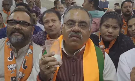 तरुण चुघ ने दोहराया पीएम मोदी का संदेश, कहा-पंजाब की पहचान लस्सी है, नशा नहीं तरुण चुघ ने दोहराया पीएम मोदी का संदेश, कहा-पंजाब की पहचान लस्सी है, नशा नहीं