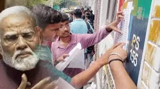 परीक्षाओं में गड़बड़ियां मोदी सरकार के आर्थिक प्रगति के दावों पर एक दुखद टिप्पणी परीक्षाओं में गड़बड़ियां मोदी सरकार के आर्थिक प्रगति के दावों पर एक दुखद टिप्पणी