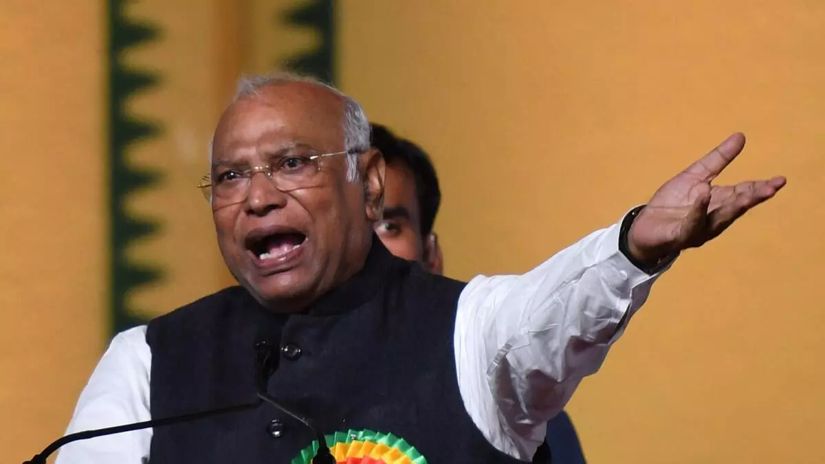 भाजपा ने शिक्षा व्यवस्था को किया कमजोर : खरगे भाजपा ने शिक्षा व्यवस्था को किया कमजोर : खरगे