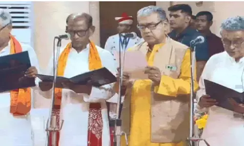 बंगाल में भाजपा सरकार का पहला कैबिनेट विस्तार, स्वपन दासगुप्ता समेत 35 मंत्रियों ने ली शपथ बंगाल में भाजपा सरकार का पहला कैबिनेट विस्तार, स्वपन दासगुप्ता समेत 35 मंत्रियों ने ली शपथ