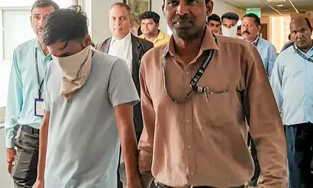 NEET पेपर लीक केस में सुप्रीम कोर्ट का बड़ा फैसला! आरोपियों की बढ़ी कस्टडी, CBT मोड पर रोक से इनकार NEET पेपर लीक केस में सुप्रीम कोर्ट का बड़ा फैसला! आरोपियों की बढ़ी कस्टडी, CBT मोड पर रोक से इनकार