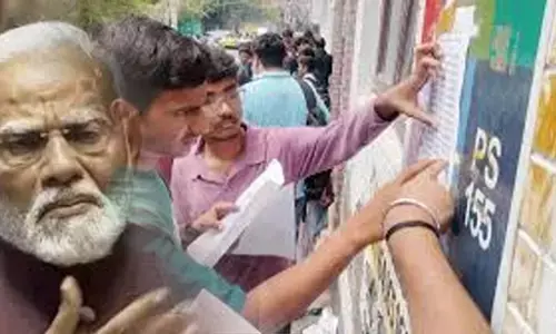 परीक्षाओं में गड़बड़ियां मोदी सरकार के आर्थिक प्रगति के दावों पर एक दुखद टिप्पणी