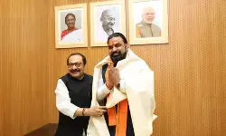 महान विभूतियों की जन्मस्थलियां बनेंगी आदर्श ग्राम, सांसद विवेक ठाकुर ने सीएम का जताया आभार महान विभूतियों की जन्मस्थलियां बनेंगी आदर्श ग्राम, सांसद विवेक ठाकुर ने सीएम का जताया आभार