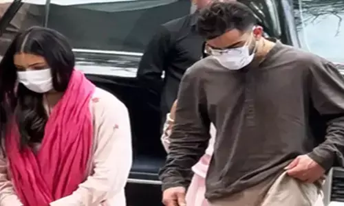 IPL का खिताब जीतने के बाद वृंदावन पहुंचे विराट कोहली और अनुष्का शर्मा, प्रेमानंद महाराज से लिया आशीर्वाद IPL का खिताब जीतने के बाद वृंदावन पहुंचे विराट कोहली और अनुष्का शर्मा, प्रेमानंद महाराज से लिया आशीर्वाद