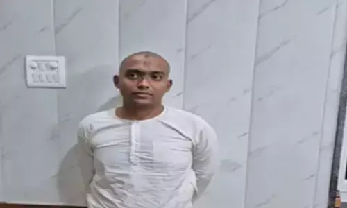 ऑनलाइन प्रवचन की आड़ में युवतियों को फंसाने वाला इंजीनियर `साधु` गिरफ्तार, अश्लील वीडियो बनाकर करता था ब्लैकमेल ऑनलाइन प्रवचन की आड़ में युवतियों को फंसाने वाला इंजीनियर `साधु` गिरफ्तार, अश्लील वीडियो बनाकर करता था ब्लैकमेल