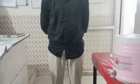 नोएडा श्रमिक हिंसा मामले में एलएलबी छात्र गिरफ्तार, सोशल मीडिया के जरिए श्रमिकों को उकसाने का आरोप नोएडा श्रमिक हिंसा मामले में एलएलबी छात्र गिरफ्तार, सोशल मीडिया के जरिए श्रमिकों को उकसाने का आरोप