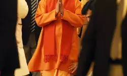 गोरखपुर लौट चुके थे योगी, तभी आया अमित शाह का फोन और सब कुछ बदल गया, सीएम बनने की वो कहानी