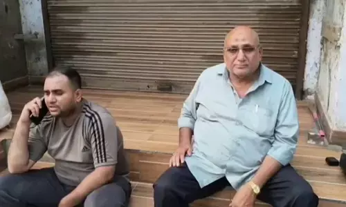 Malviya Nagar Hotel Fire: रजाई-गद्दों ने बचाई 10 जानें, स्थानीय लोगों ने जान जोखिम में डालकर चलाया रेस्क्यू अभियान