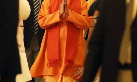 गोरखपुर लौट चुके थे योगी, तभी आया अमित शाह का फोन और सब कुछ बदल गया, सीएम बनने की वो कहानी