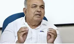 कर्नाटक में शिवकुमार को बड़ा झटका, मंत्री बनते ही रामलिंगा रेड्डी का इस्तीफा; बोले- कांग्रेस में ही रहूंगा कर्नाटक में शिवकुमार को बड़ा झटका, मंत्री बनते ही रामलिंगा रेड्डी का इस्तीफा; बोले- कांग्रेस में ही रहूंगा