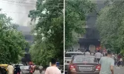 नोएडा के सेक्टर-52 रेस्टोरेंट में लगी आग नोएडा के सेक्टर-52 रेस्टोरेंट में लगी आग